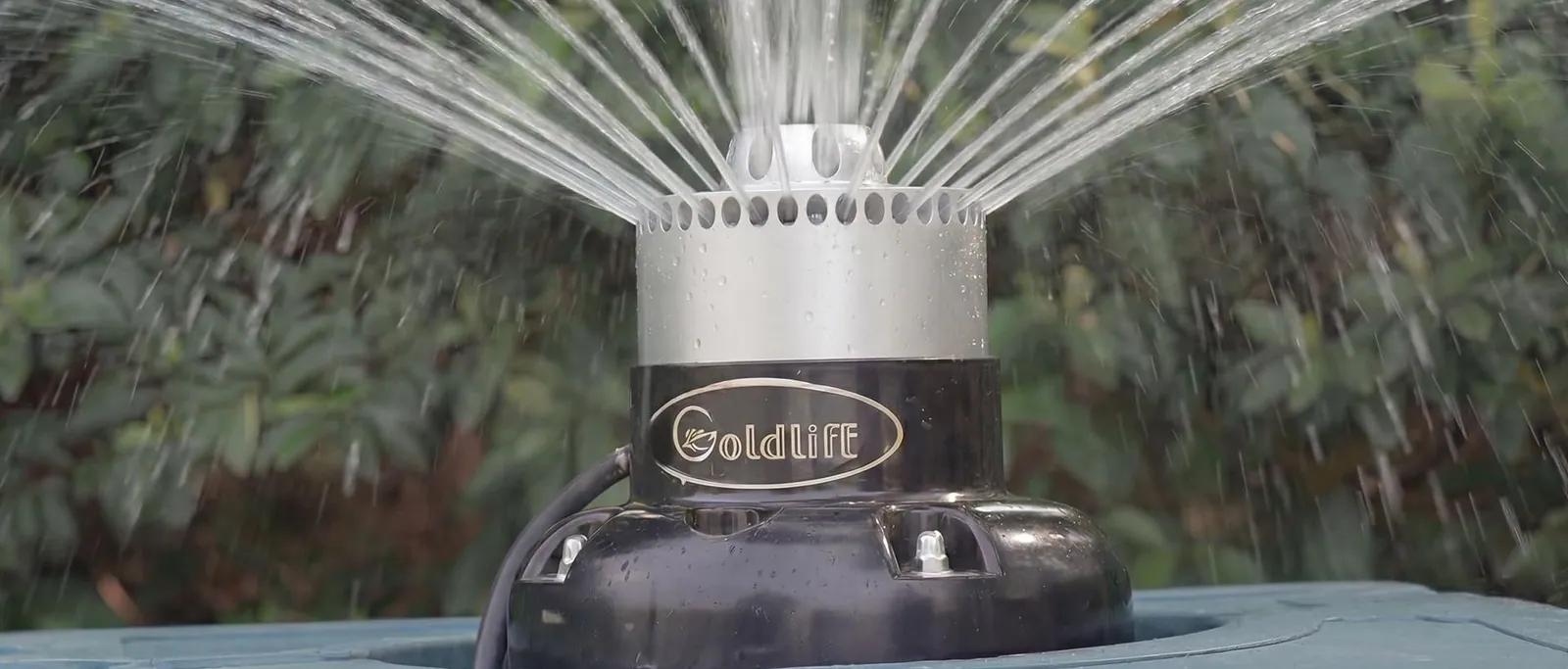 A Goldlife aluminium nozzle on the fountain float, spraying a ring of jets